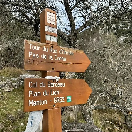 Tipi Sous Les Etoiles Option Petit Dejeuner Et Diner خيمة فخمة Lucéram