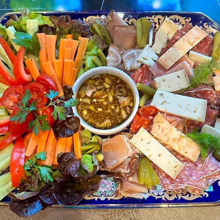 Tipi Sous Les Etoiles Option Petit Dejeuner Et Diner خيمة فخمة Lucéram